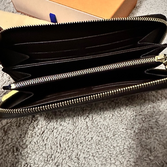 ❤️ SOLD! Louis Vuitton Damier Zippy Wallet - Pristine Condition - Picture 7 of 12